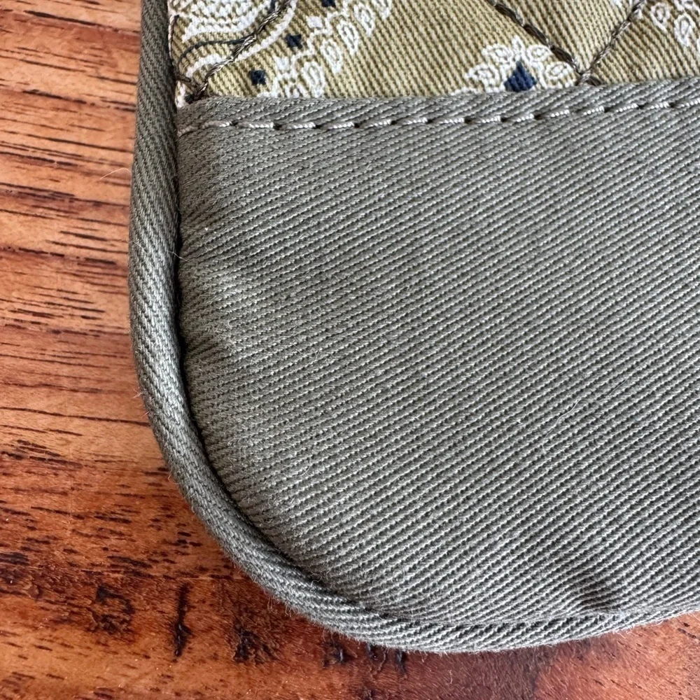 NWOT Land's End Quilted Pocket Wristlet Snap Front Pocket Zipper Close / Olive